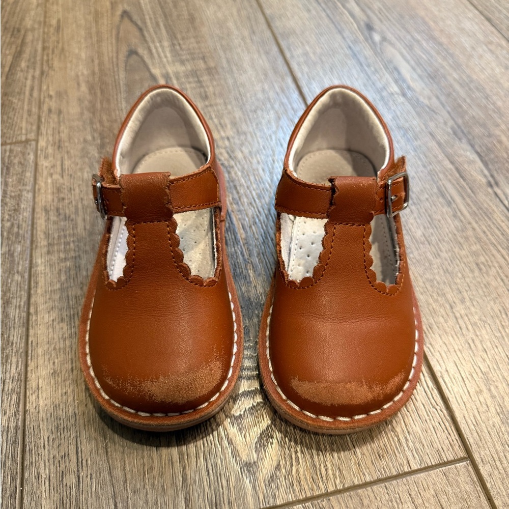 L’Amour Toddler Scalloped Mary Janes in Cognac, Size 7